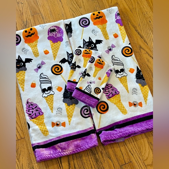 KASSAFINA HALLOWEEN HOME COLLECTION ICE CREAM CONE PUMPKIN SKULL BATH TOWEL SET - Picture 2 of 6